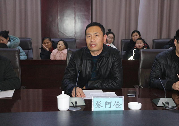 县残联携手盛邦地产开展助残捐赠活动(图2)